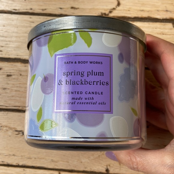 Bath & Body Works 14.5 Oz Spring Plum & Blackberries Scented Candle - Picture 1 of 5